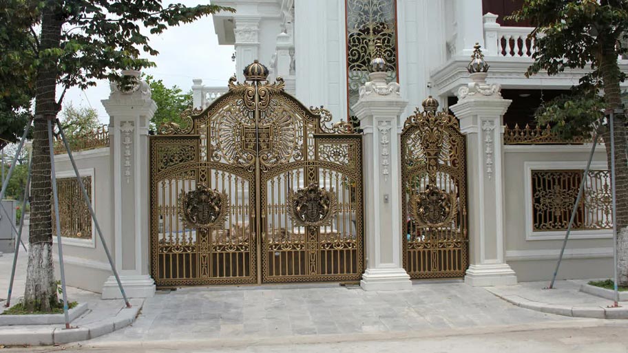 Cổng biệt thự nhôm đúc họa tiết linh vật