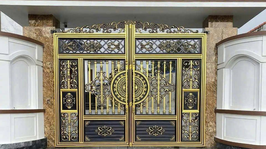 Cổng nhôm đúc chân không cho nhà phố