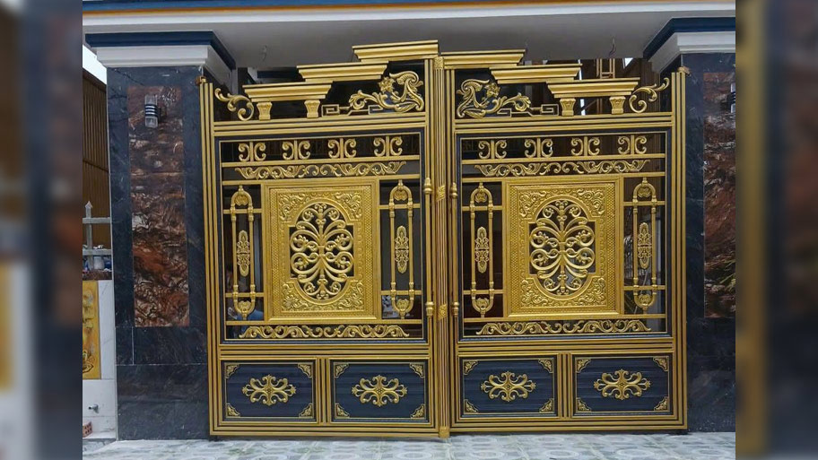 Cổng nhôm đúc thủ công màu vàng kim đẹp