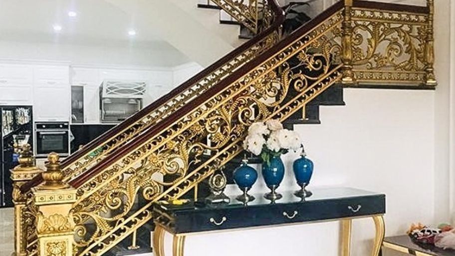 Lan can cầu thang nhôm đúc vàng